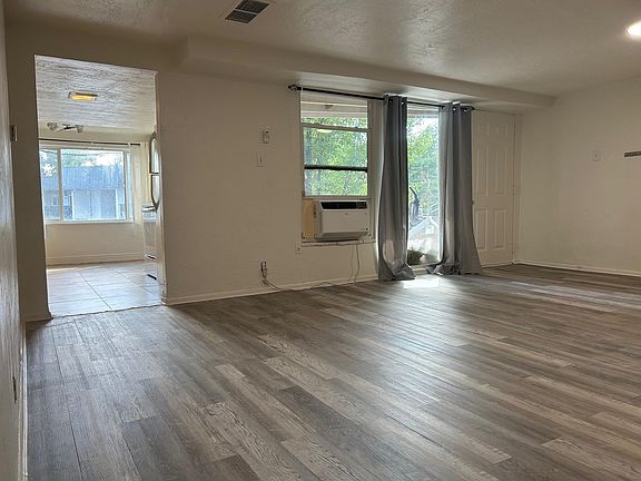 5th image of 600 E Vine St #B