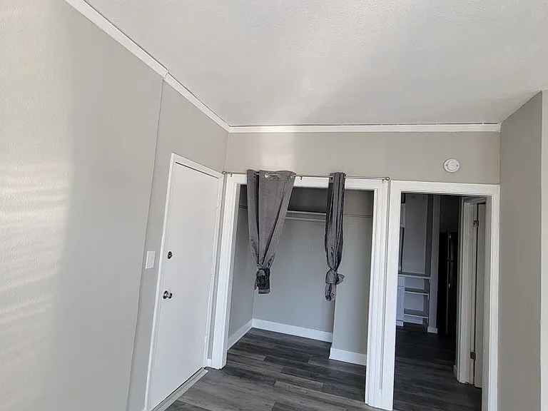 5800 Walnut St — Photo 2
