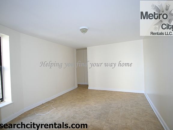 LARGE FAMILY ROOM