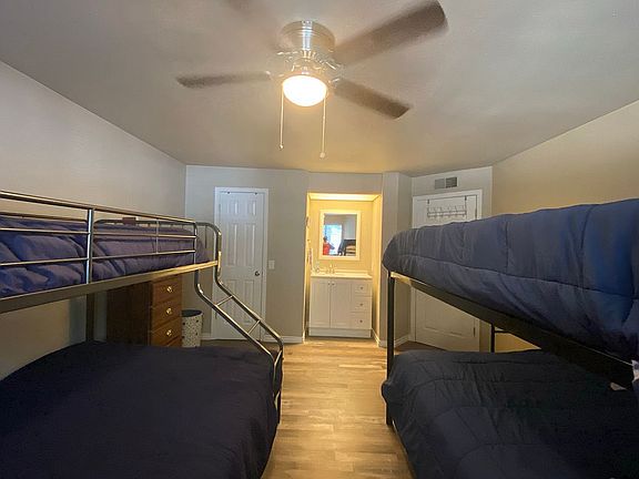 Large bedroom with vanity 