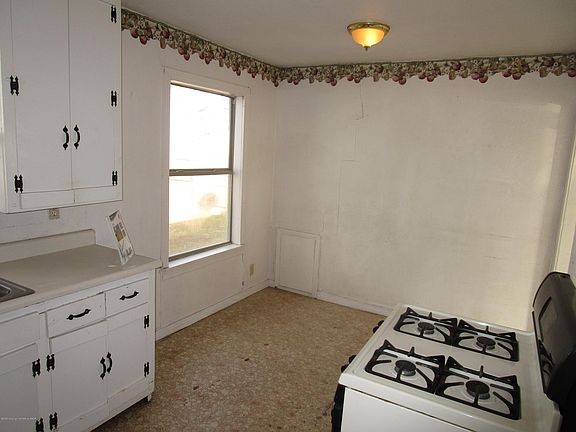4th image of 3607 NE 23rd Ave