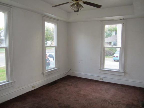 3rd image of 626 W Franklin St