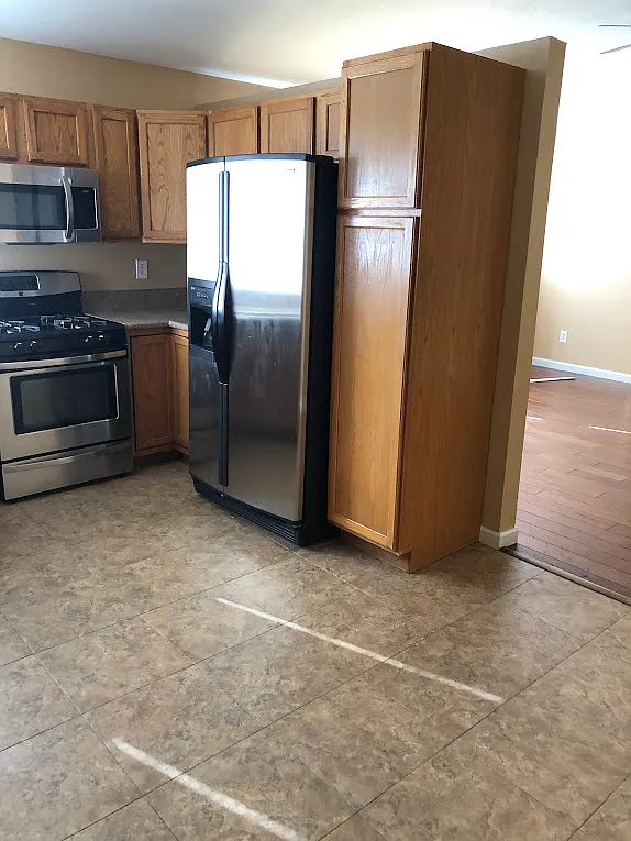 3 bed, 1178 sqft, $2,400 — Photo 2