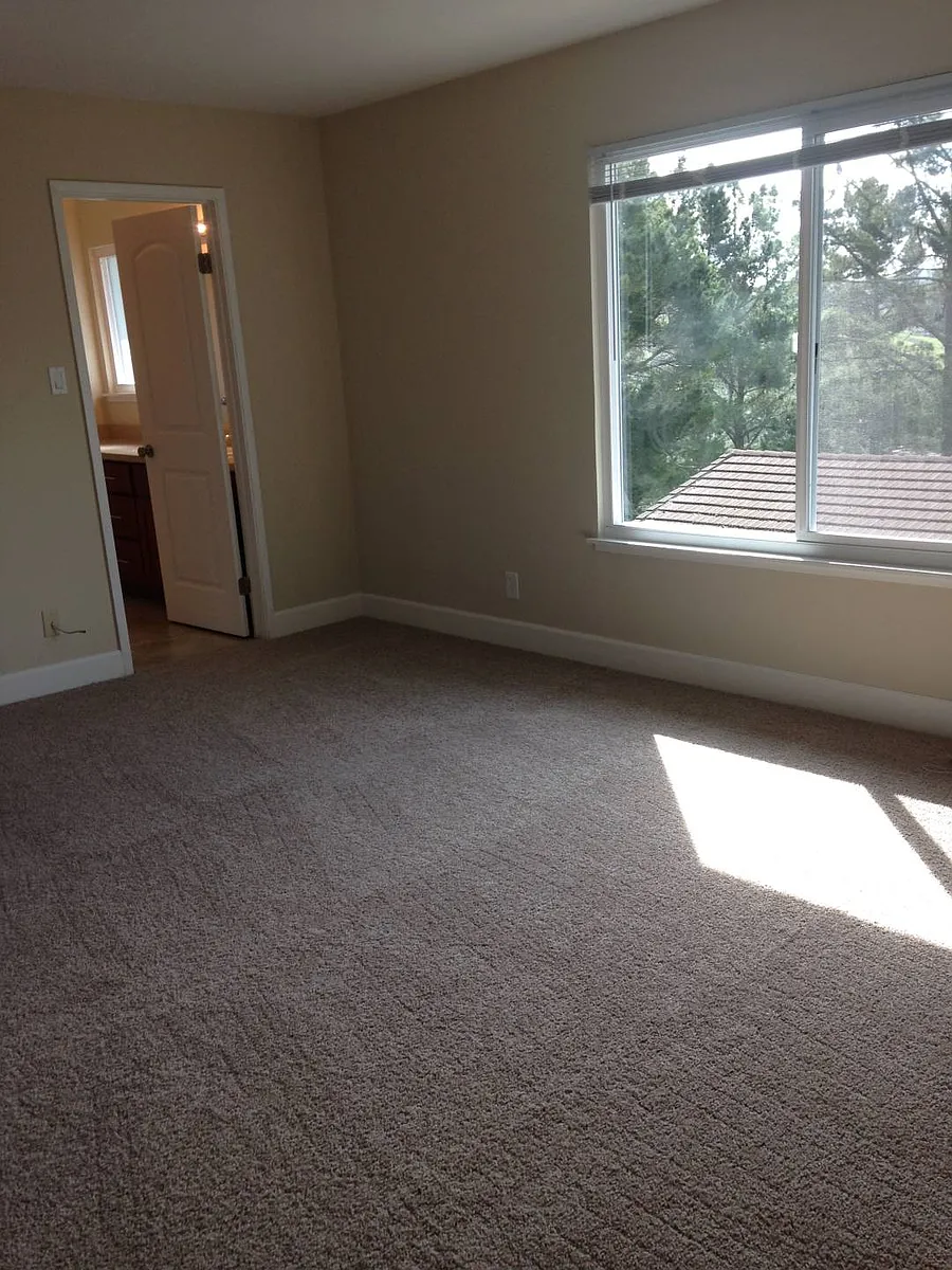 Building Photo - 2031 Ascot Dr #1