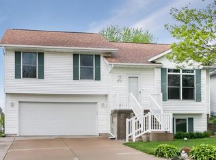 3712 Monarch Dr SW, Cedar Rapids, IA 52404