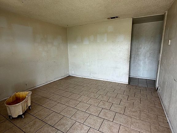 2nd image of 1513 Central Fwy