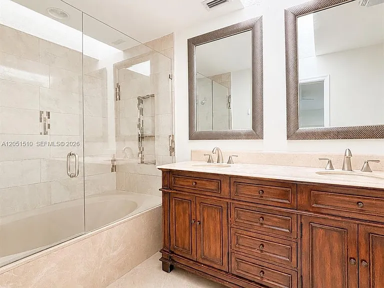12686 Westhampton Cir #12686 — Photo 10