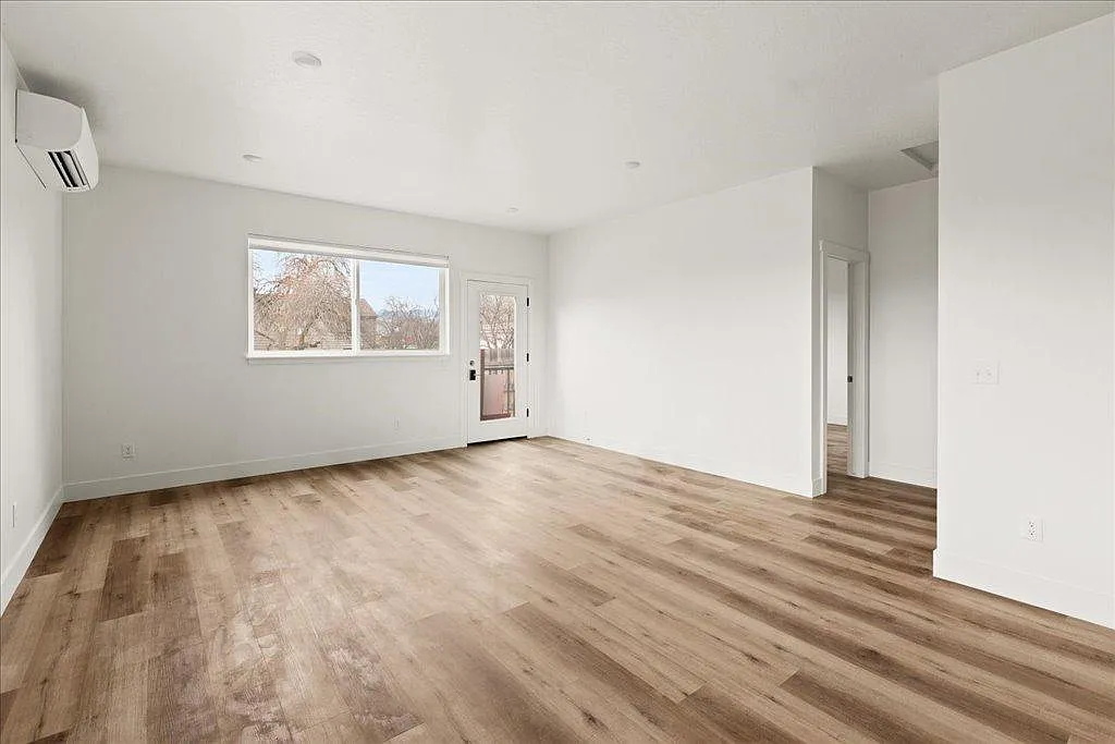 2 bed, 873 sqft, $1,800 — Photo 2