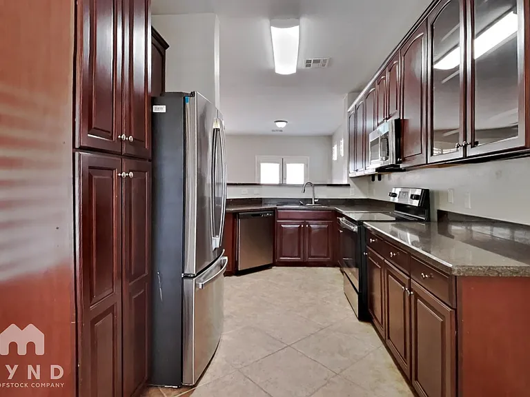 17524 W Mandalay Ln — Photo 4