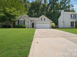 14136 Walkers Crossing Dr, Charlotte, NC 28273