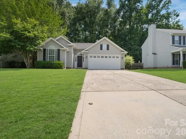 14136 Walkers Crossing Dr, Charlotte, NC 28273