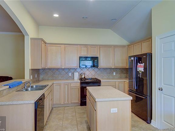4th image of 264 Avondale Ln