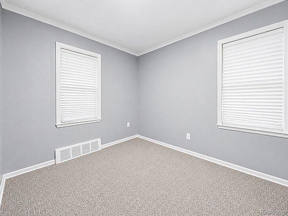 5th image of 12582 Duchess St