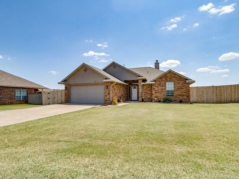 1174 Misty Ln NW — Photo 3