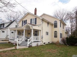 129 Commonwealth Ave, Merrick, NY 11566