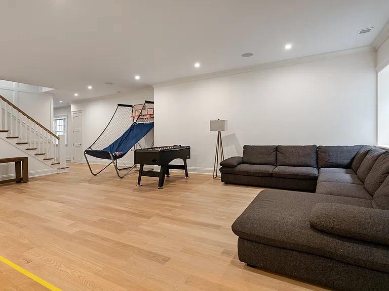 126 Somerset Ave — Photo 27