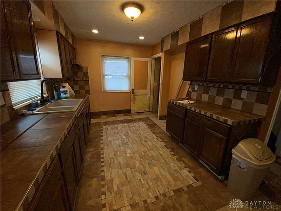 3rd image of 719 Almond Ave