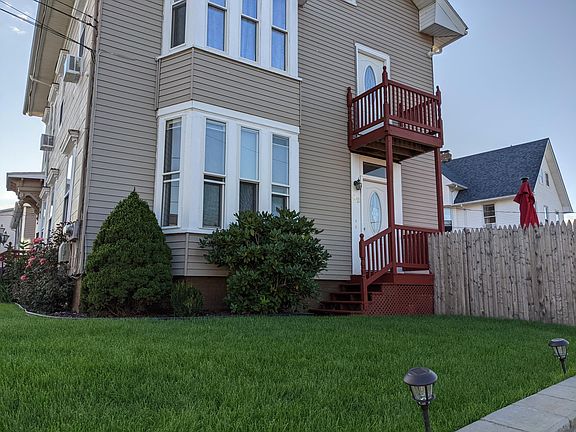 2nd image of 42 Abbott St
