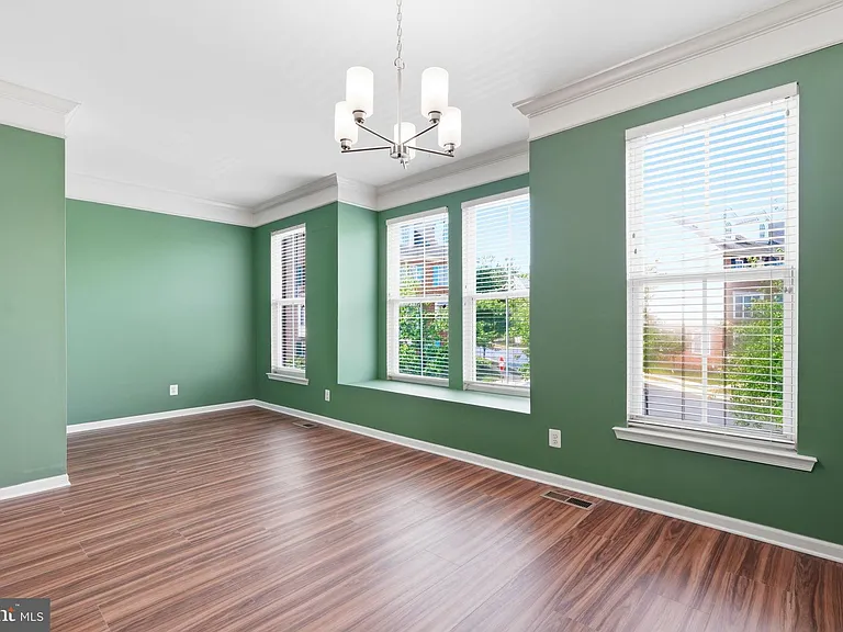 22862 Cartier Ter — Photo 5