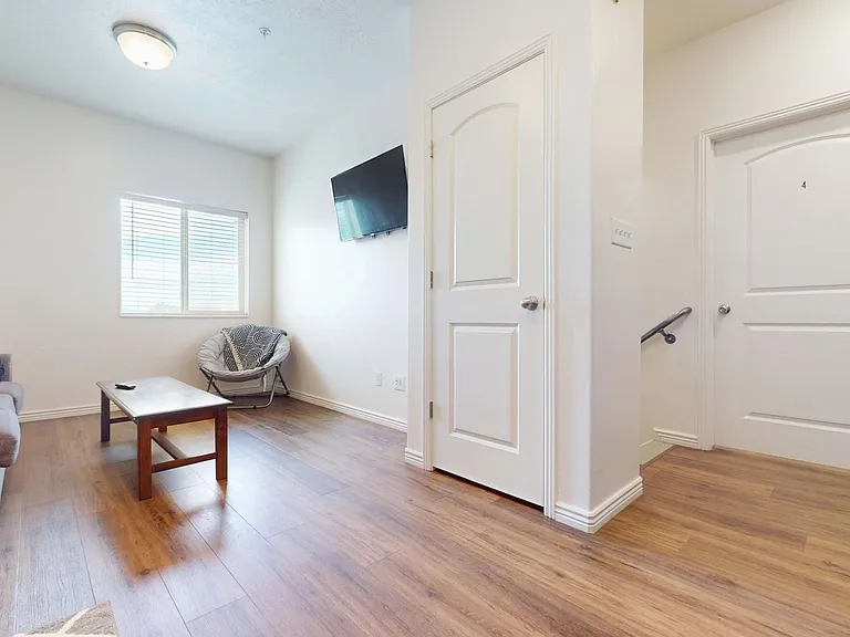1055 W 400 N — Photo 19