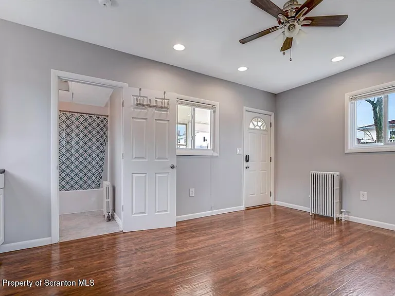 2725 Cedar Ave — Photo 30