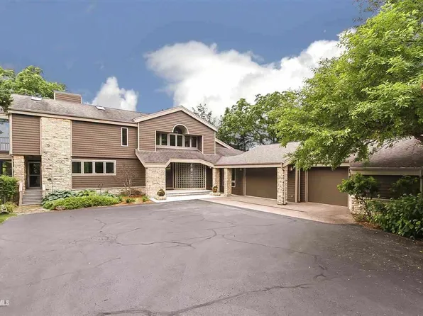 29 Harbor Dr, Galena, IL 61036