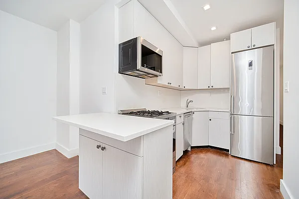 Rented by The Agency | media 4