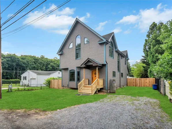 113 15th Street, Wading River, NY 11792