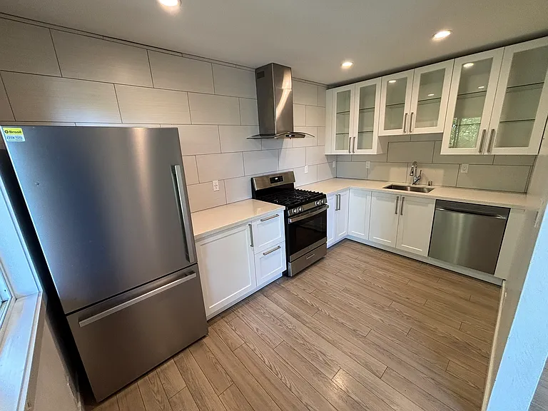 1836 E 25th St #4 — Photo 9