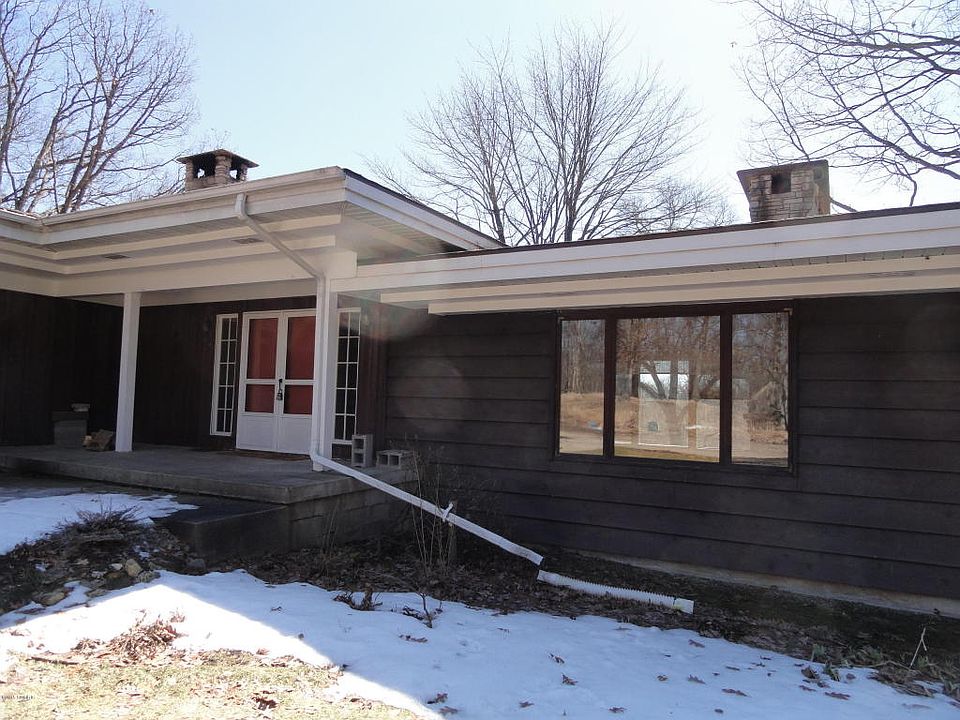 1st image of 8295 Bailey Dr NE