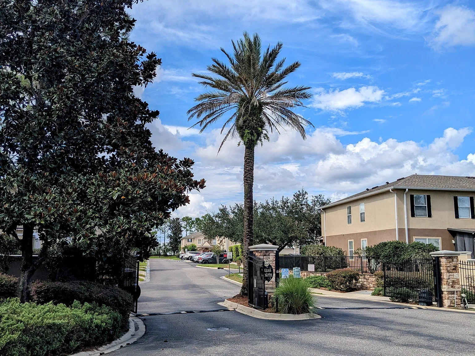 2 bed, 2.5 bath, 1296 sqft, $1,650 — Photo 1