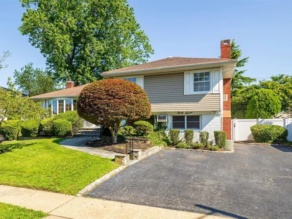 37 Damin Drive, Farmingdale, NY 11735