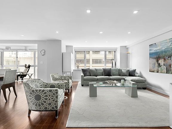 2nd image of 931 Lexington Ave #8B