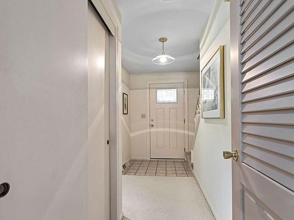 3rd image of 114 Margo Ln