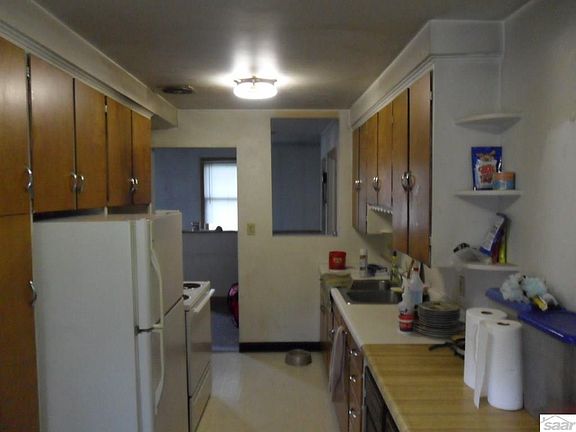 3rd image of 213 15th Ave W