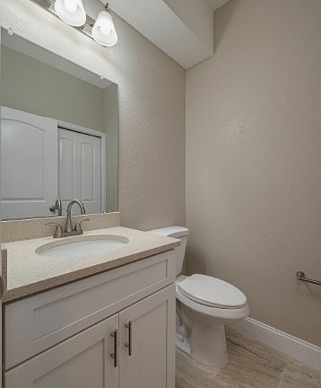 3rd image of 1041 Oak Hammock Dr #1