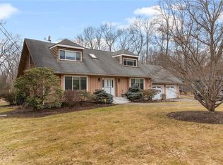 26 Gilbert Stuart Dr, Warwick, RI 02818