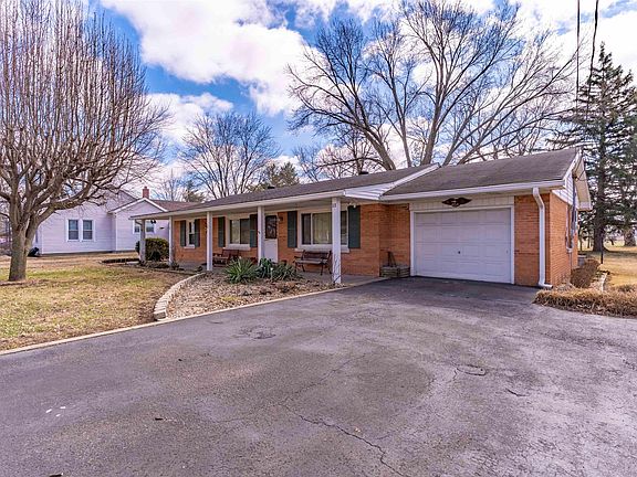3rd image of 113 E Olive Dr