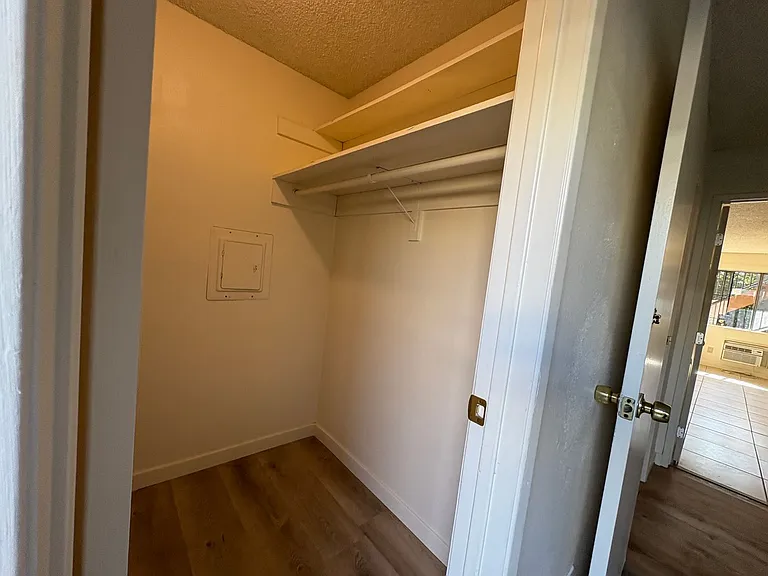 3404 Helix St — Photo 11