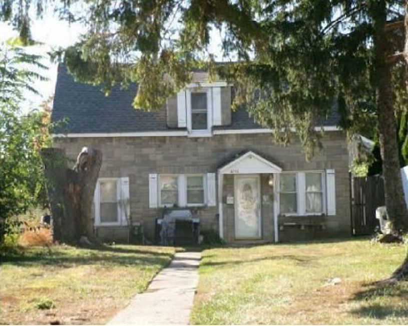 2nd image of 8740 S Fairfield Ave