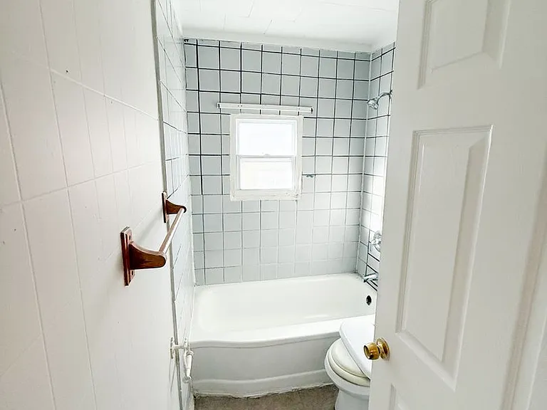 6528 Whitney Ave — Photo 3
