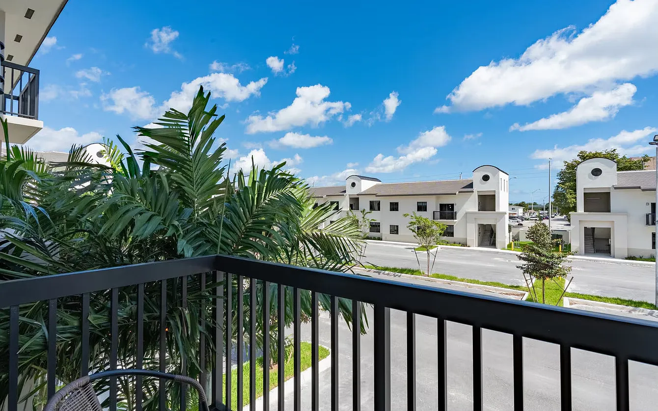 2 bed, 890 sqft, $2,660 — Photo 1