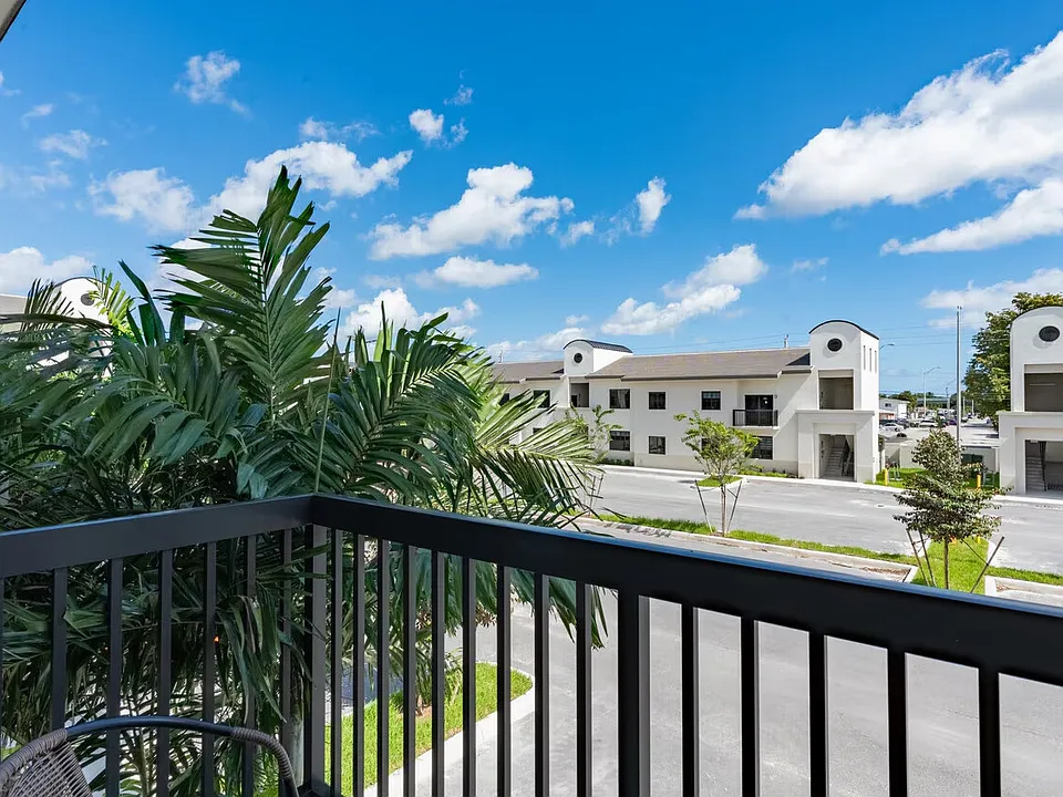 2385 E 4th Ave #305