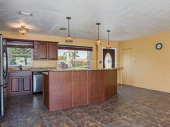 4th image of 9461 Sun Isle Dr NE