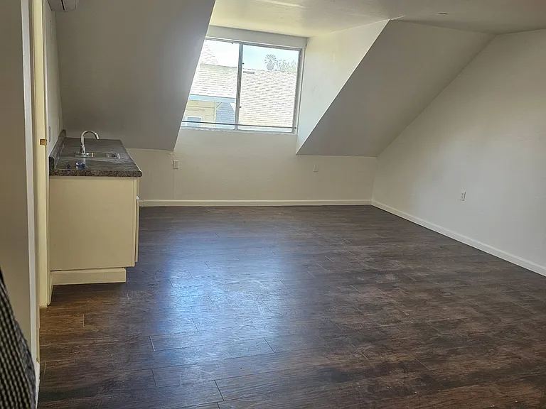 404 N 5th St #6 — Photo 5