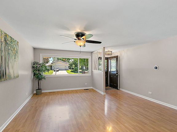 3rd image of 616 Clover Ln