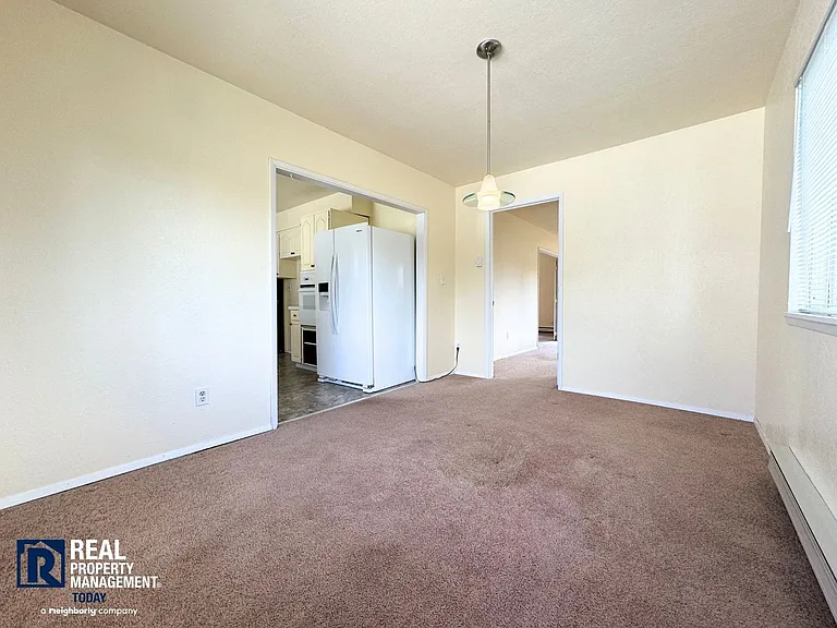 338 Regents Blvd — Photo 8