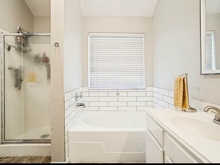 1407 Belaire Dr — Photo 10