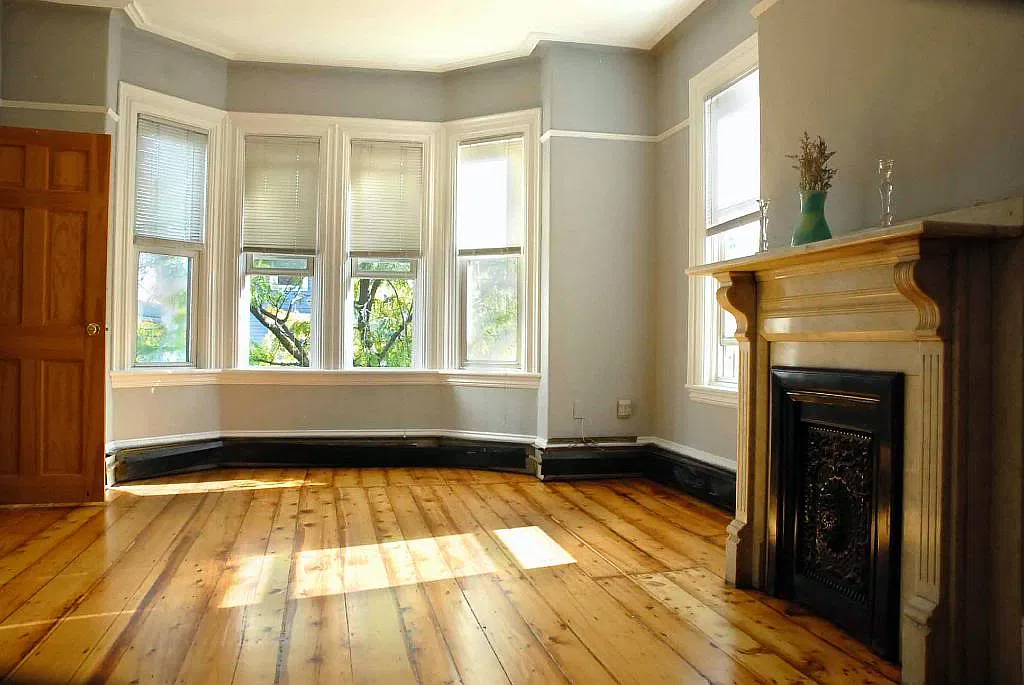 128 Lexington St — Photo 1
