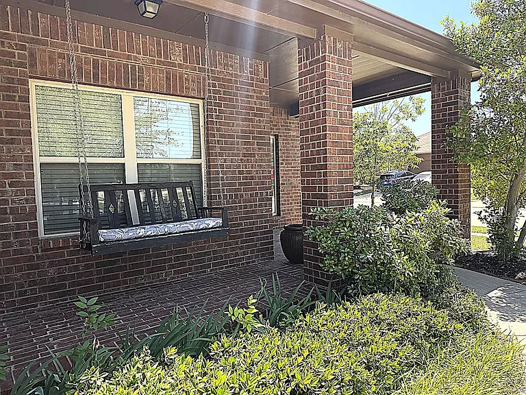 1800 Potrillo Ln — Photo 2